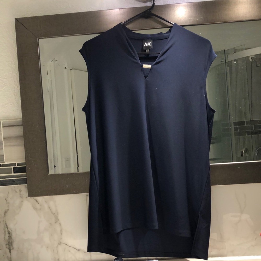 Navy blue sleeveless shirt Size Medium